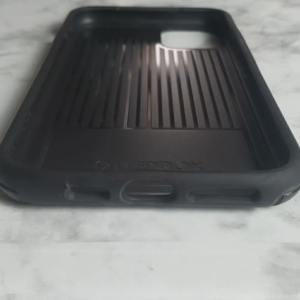 ‎iPhone 11 Otterbox Case Symmetry Series